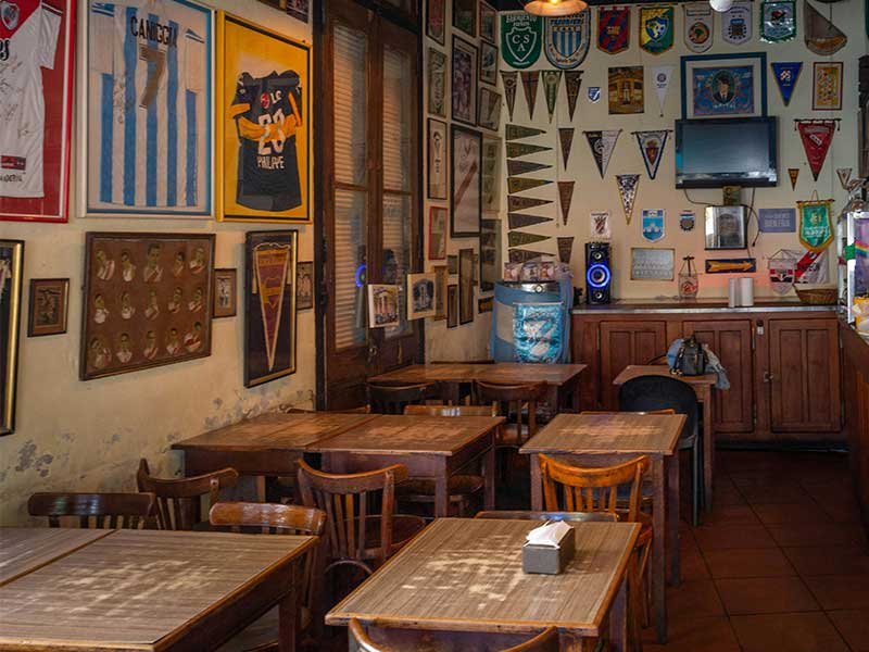 Interior Acogedor Del Bar Deportivo De Buenos Aires